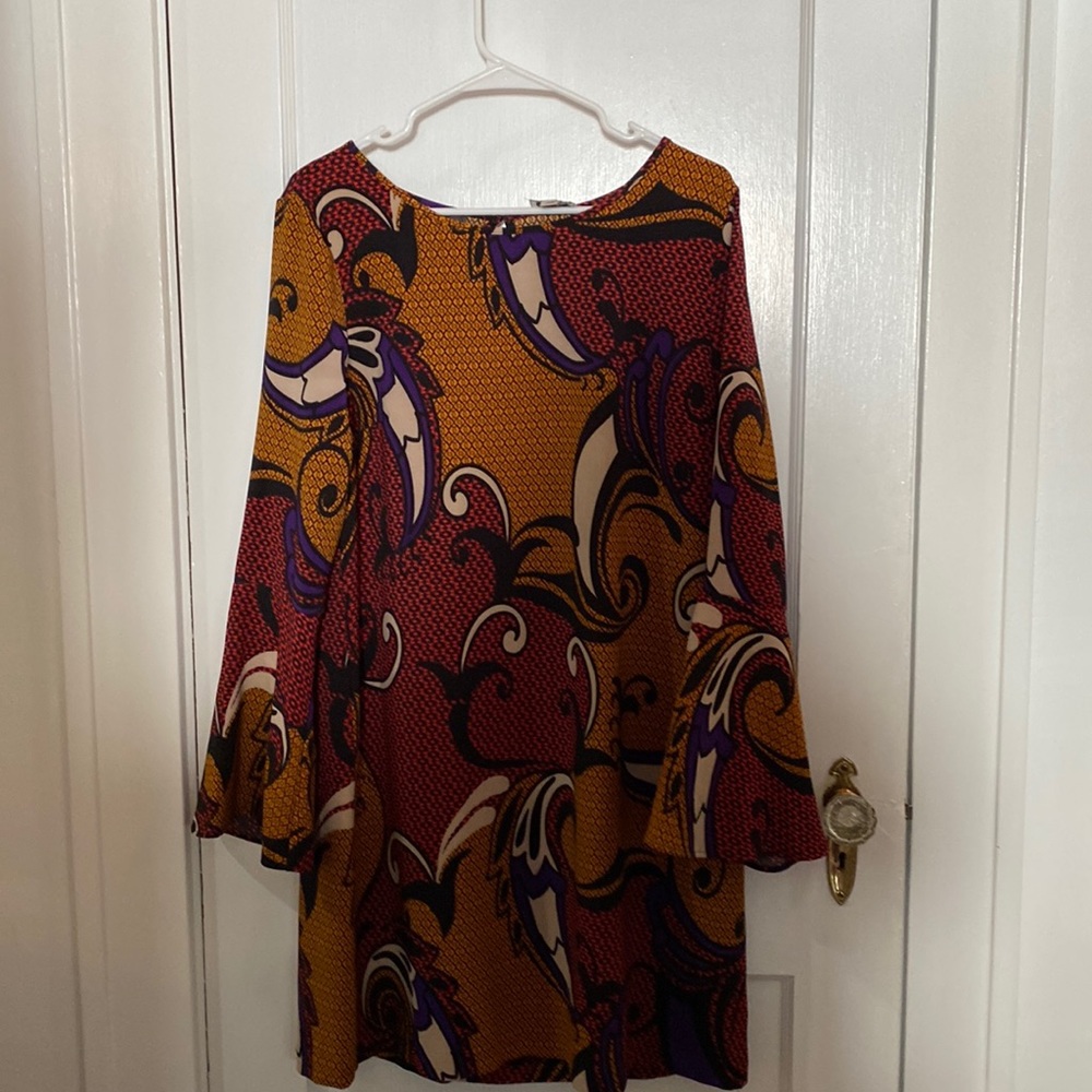 Geometric swirl pattern Beige by eci preowned dress. Great shape!